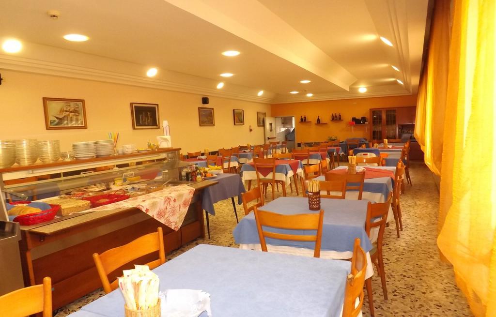 Hotel La Vela Беллария-Иджеа-Марина Экстерьер фото