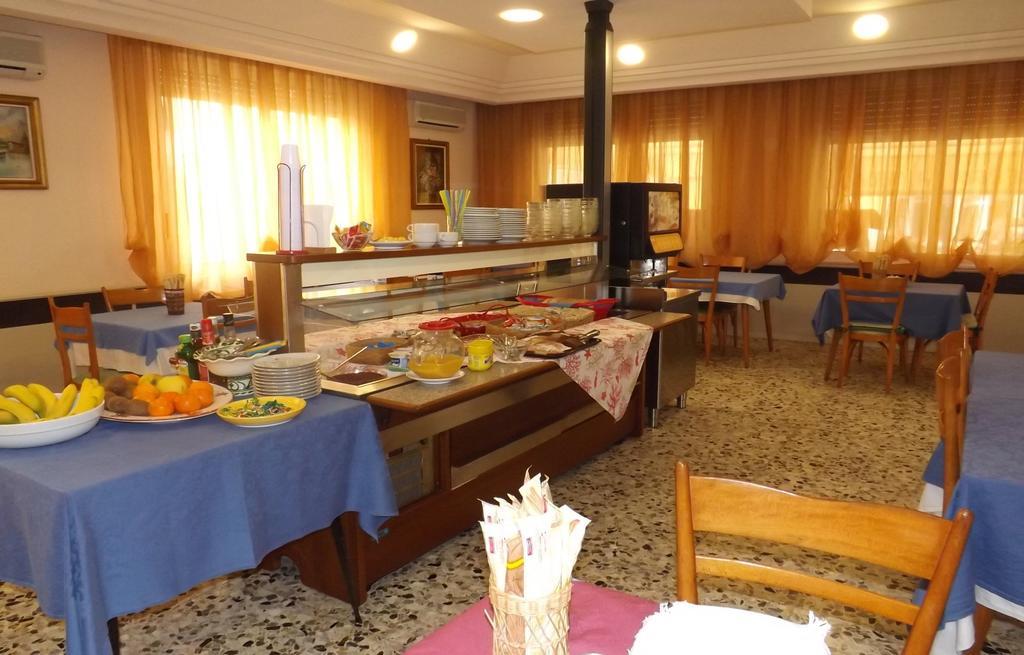 Hotel La Vela Беллария-Иджеа-Марина Экстерьер фото