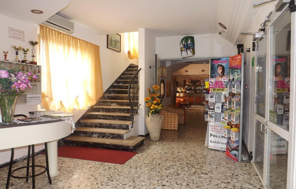 Hotel La Vela Беллария-Иджеа-Марина Экстерьер фото